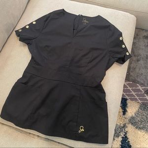 Jaanuu discontinued black scrub top